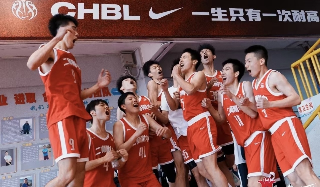 关于雄鹿球星三分绝杀，全场观众热烈欢呼，应用论坛出来制作.的信息