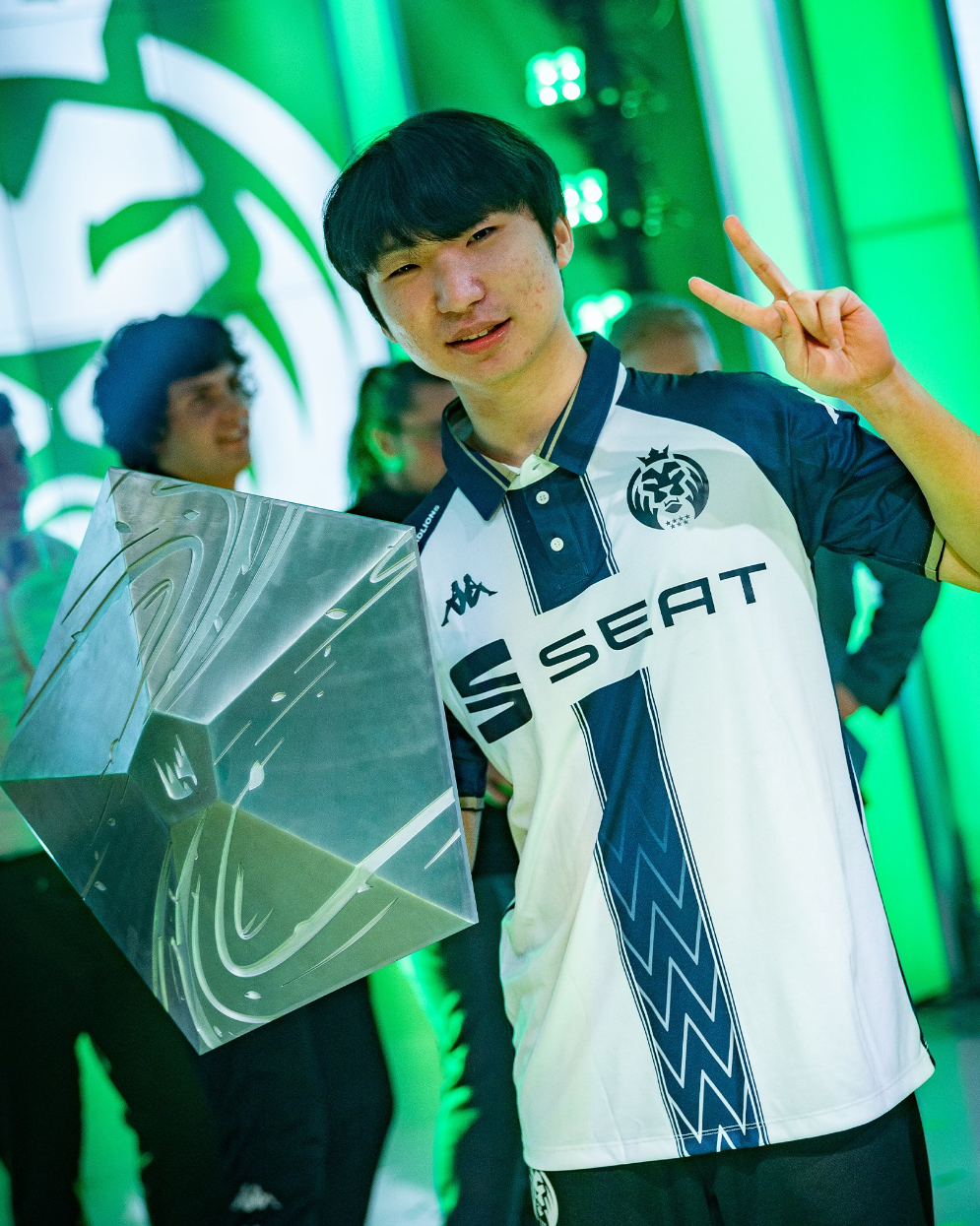 关于TheShy巅峰对决,蒂姆与40激战拜仁分钟,高光表现胜负难料!的信息 关于TheShy巅峰对决,蒂姆与40激战拜仁分钟,高光表现胜负难料!的信息