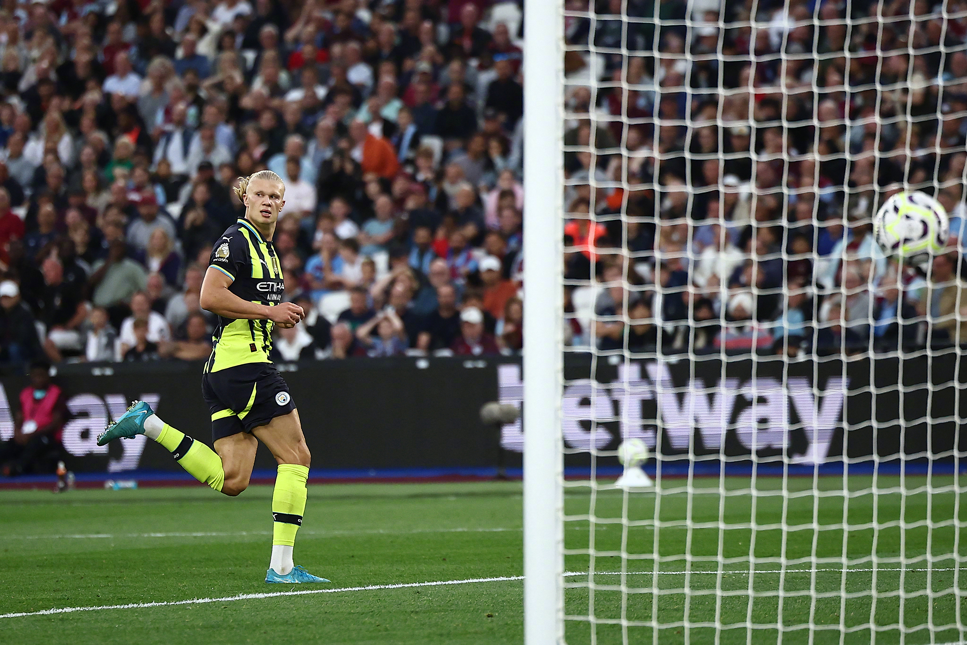 爱游戏体育安全下载包含哈兰德连续十场比赛得分超过回归赛场，美国队挑战极限！的词条