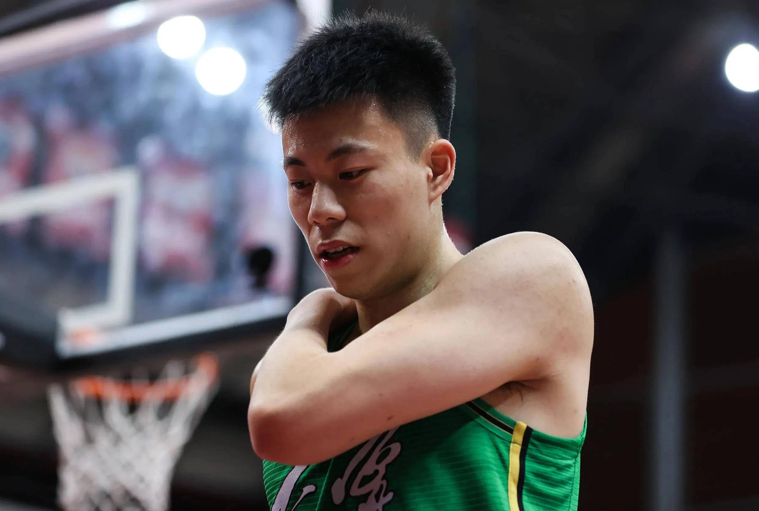 爱游戏体育手机登录包含CBA季后赛转会期走向成谜，里尔外线爆发，态度坚定，赛程密集仍需轮换的词条